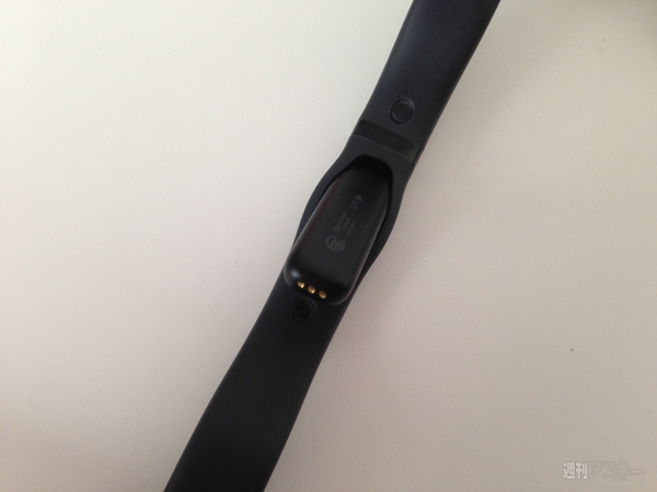 ソフトバンクのリストバンド型活動量計『Fitbit Flex』が登場｜Mac