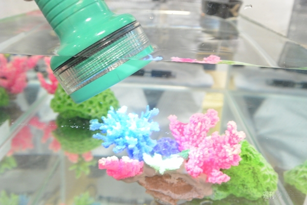 水の表面に文字が！海技研の実海域再現水槽がスゴイ