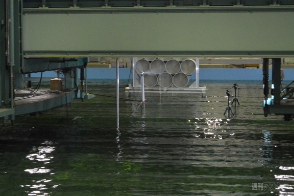 水の表面に文字が！海技研の実海域再現水槽がスゴイ