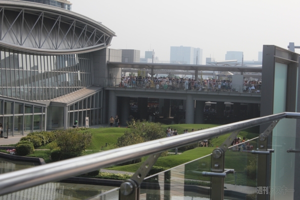 猛暑で大変コミケ3日目に颯爽とジサトラハッチが登場