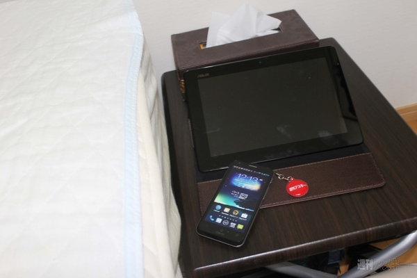 タブレットでも使える最強NFC端末『PadFone2』をゴロ寝して活用！