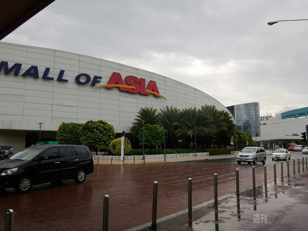 フィリピンの巨大ショッピングモールでスマホを探す