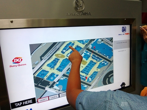 フィリピンの巨大ショッピングモールでスマホを探す