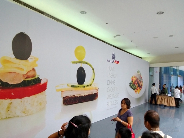 フィリピンの巨大ショッピングモールでスマホを探す