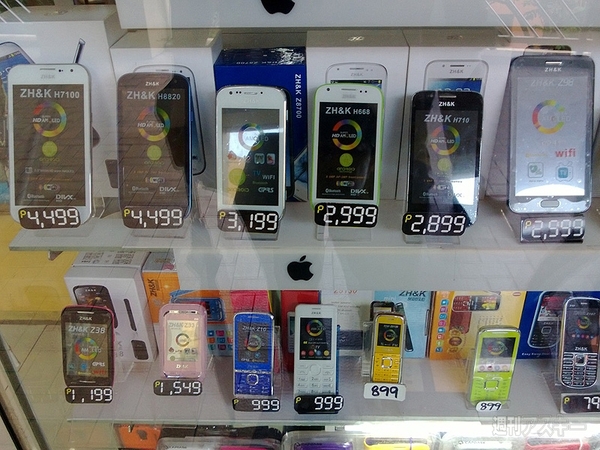 フィリピンの巨大ショッピングモールでスマホを探す