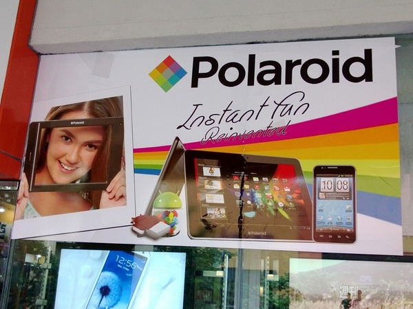 フィリピンの巨大ショッピングモールでスマホを探す