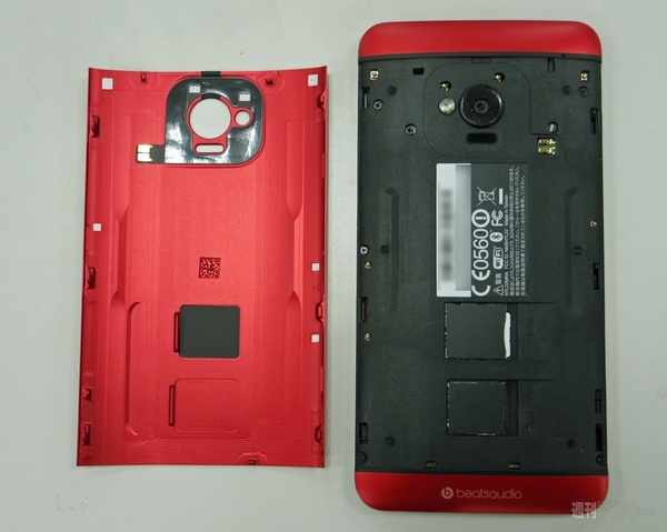 HTC J One HTL22 新色