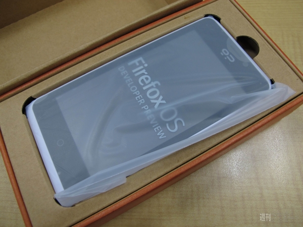 Firefox OS開発者向け端末『Geeksphone Peak』フォトレビュー