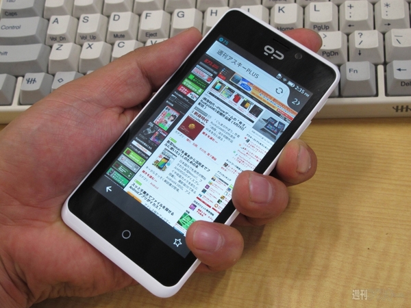 Firefox OS開発者向け端末『Geeksphone Peak』フォトレビュー