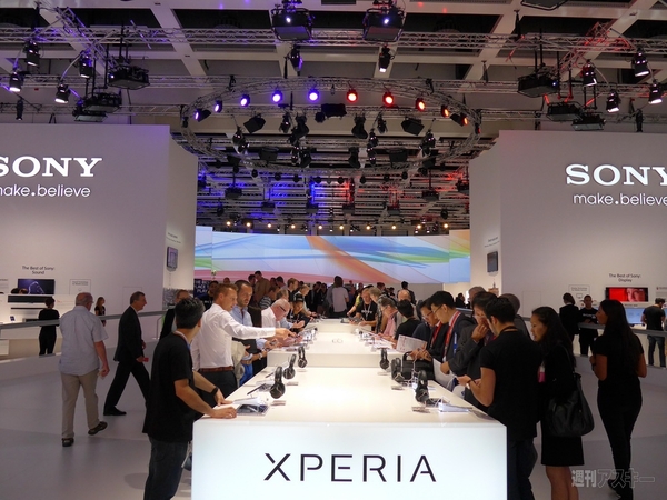 スマートウォッチも全天周カメラもナビもコーヒーメーカーも全部触ってみた：IFA2013