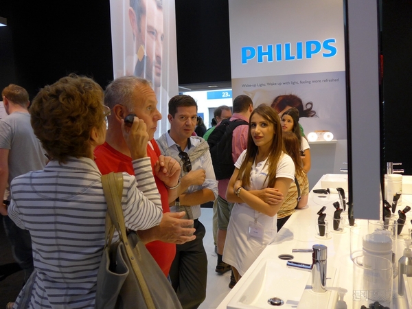 スマートウォッチも全天周カメラもナビもコーヒーメーカーも全部触ってみた：IFA2013