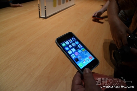 iPhone 5sと5cの実機レビューを国内最速レポート！ドコモテザリング確認（リアルタイム更新中）