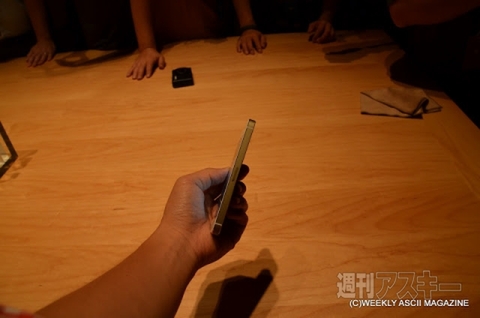 iPhone 5sと5cの実機レビューを国内最速レポート！ドコモテザリング確認
