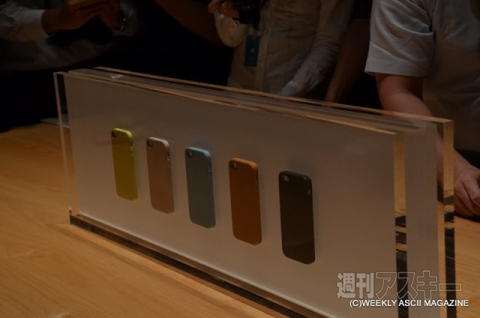 iPhone 5sと5cの実機レビューを国内最速レポート！ドコモテザリング確認