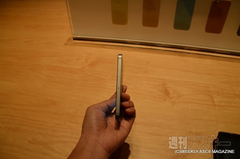 iPhone 5sと5cの実機レビューを国内最速レポート！ドコモテザリング確認