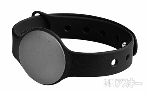 auからアクティビティモニター『SHINE』が登場