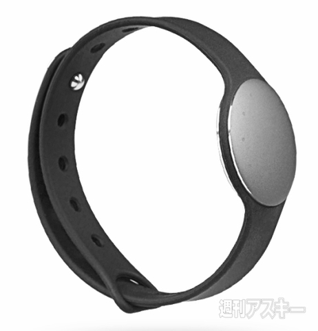 auからアクティビティモニター『SHINE』が登場