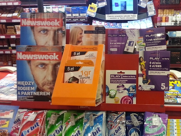 ワルシャワ中央駅地下街でプリペイドSIMとスマホを攻略せよ