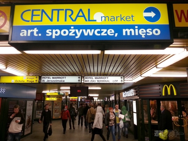 ワルシャワ中央駅地下街でプリペイドSIMとスマホを攻略せよ