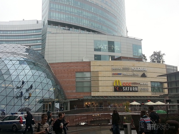 ワルシャワ中央駅地下街でプリペイドSIMとスマホを攻略せよ