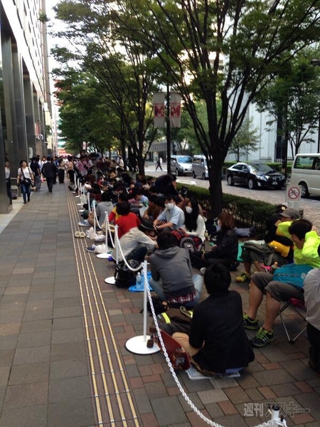 iPhone5s、5c発売行列レポート 朝の銀座、有楽町、原宿編