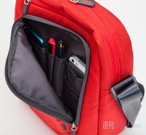 belkin タブレット対応メッセンジャーバッグ