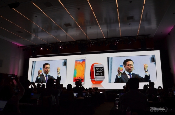 GALAXY Note3とGearが韓国で発売 曲面ディスプレー搭載スマホは10月