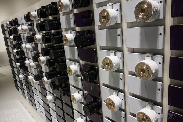 HDR-MV1やDSC-QX100の開発秘話