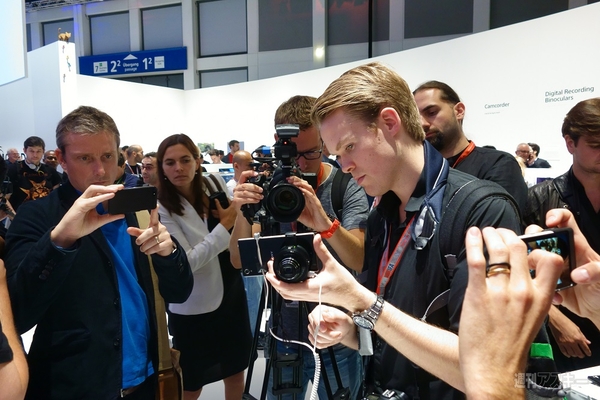 HDR-MV1やDSC-QX100の開発秘話