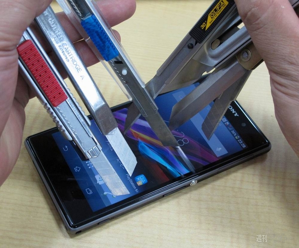 Xperia Z1購入前に入手しておきたい究極保護強化ガラスを貼ってみた