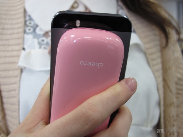 ラウンドフォルムが持ちやすいcheeroの女子向けモバイルバッテリー