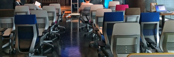 131016_moro_steelcase