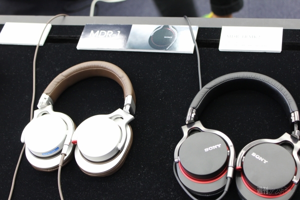 <a href="https://twitter.com/h_hachioka" target="_blank">ハッチ</a>