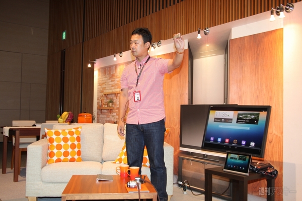 新形状のYOGA TABLETや多数の参考展示もお披露目されたレノボ新製品発表会