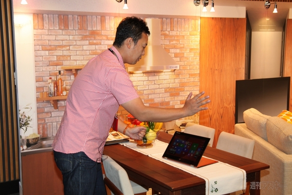 新形状のYOGA TABLETや多数の参考展示もお披露目されたレノボ新製品発表会