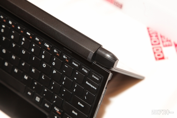 新形状のYOGA TABLETや多数の参考展示もお披露目されたレノボ新製品発表会