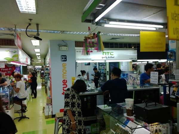 地元や中華スマホもがんばるバンコク最新スマホ事情