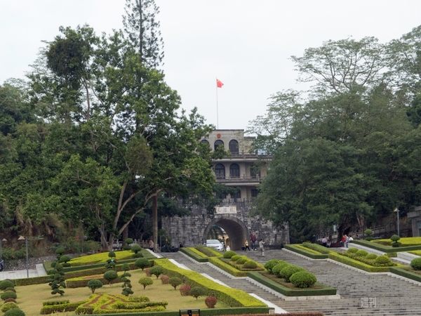 SIMフリースマホと香港〜シンガポール縦断バスの旅