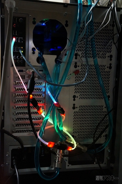 72万円もかけた水冷PCを590円の雑誌付録でデコった顛末