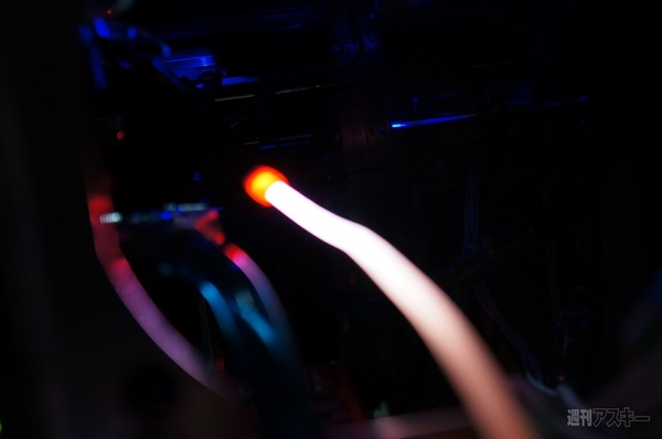 72万円もかけた水冷PCを590円の雑誌付録でデコった顛末