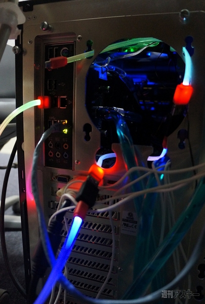 72万円もかけた水冷PCを590円の雑誌付録でデコった顛末