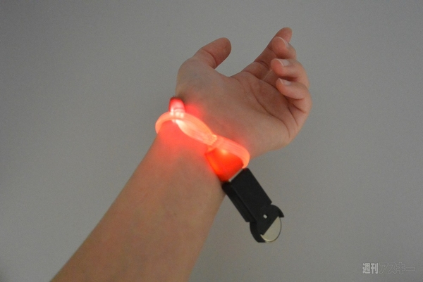 光るUSBケーブル