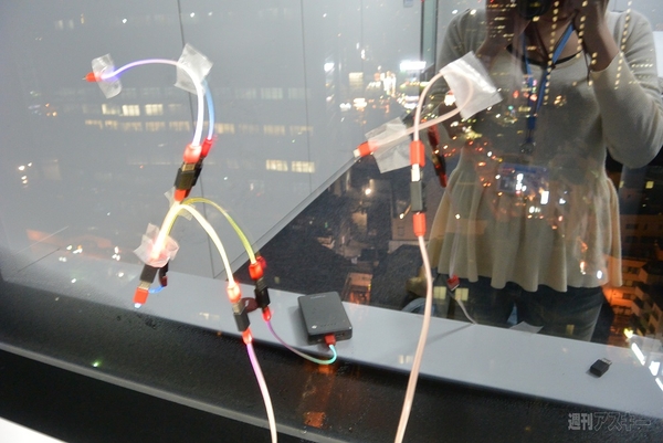 光るUSBケーブル