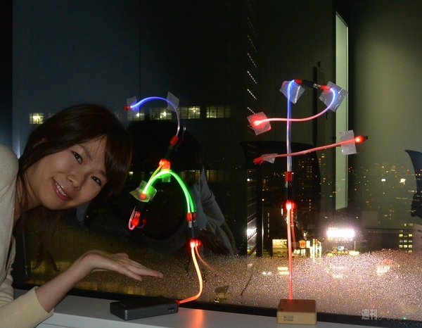 光るUSBケーブル