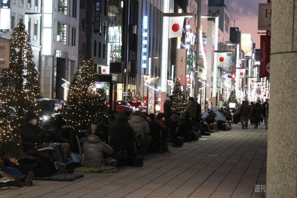 Lucky Bagに長蛇の列