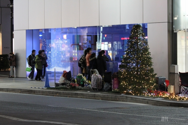 Lucky Bagに長蛇の列