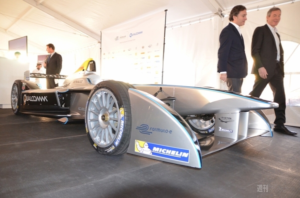 動画で見る、フォーミュラE実車走行 一般初公開