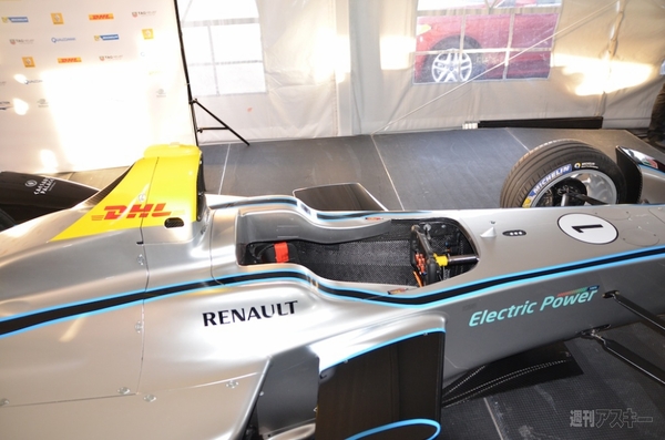 動画で見る、フォーミュラE実車走行 一般初公開