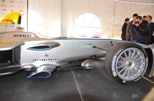 動画で見る、フォーミュラE実車走行 一般初公開