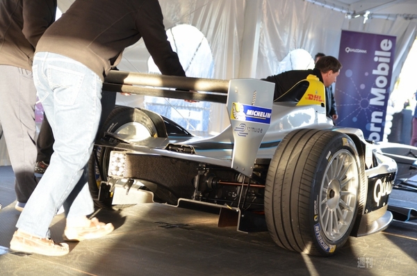 動画で見る、フォーミュラE実車走行 一般初公開